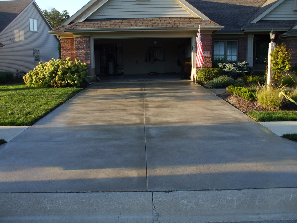 this image shows concrete driveway staining in San Diego, California